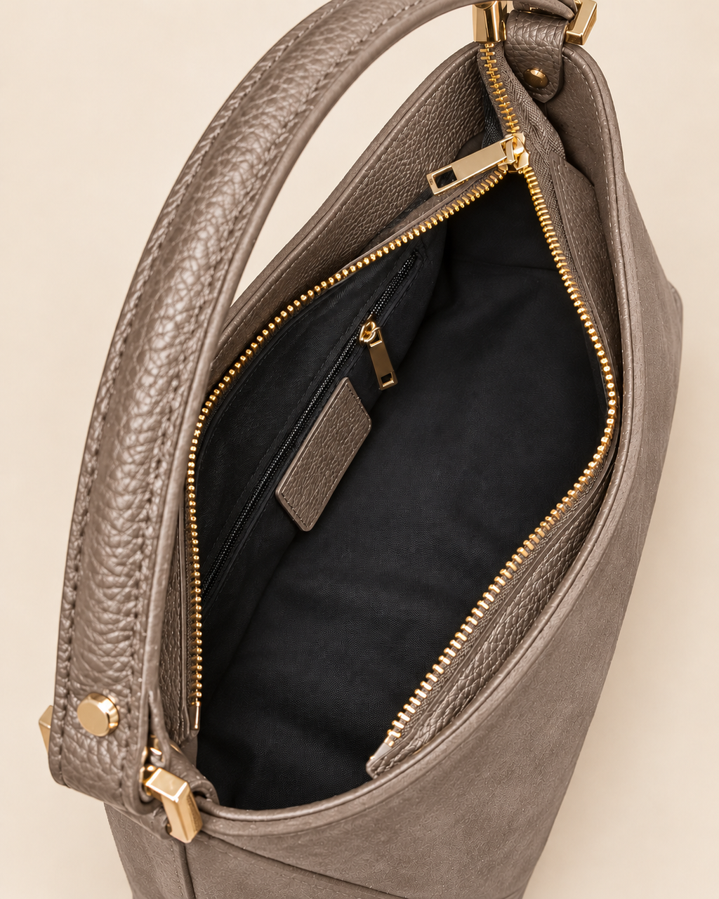 Interno foderato e tasca con zip Borsa Sofia taupe