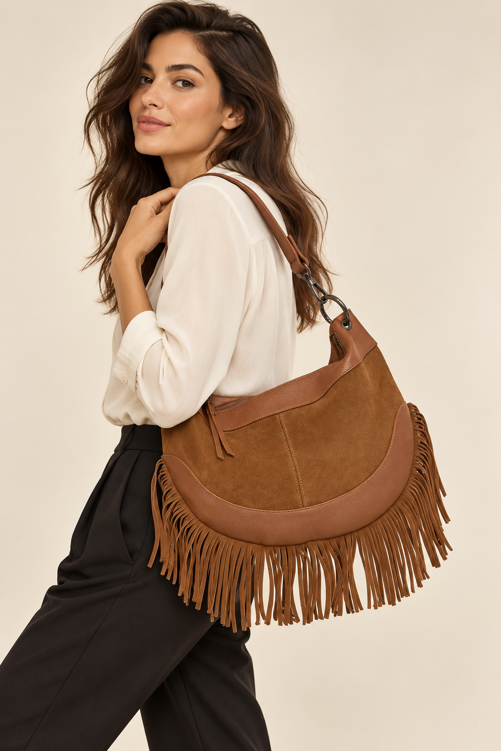 Borsa Luna Cuoio indossata dalla modella