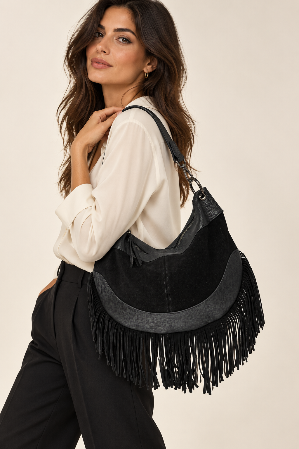 Borsa Luna Nera indossata dalla modella