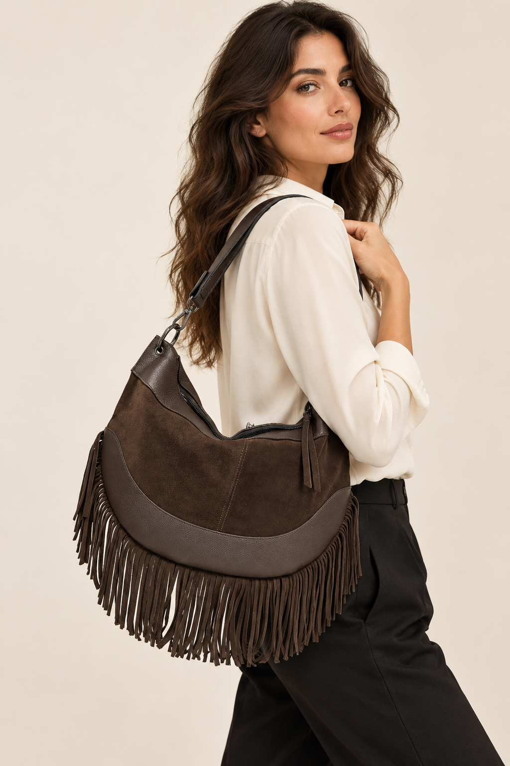 Borsa Luna Testa di moro indossata dalla modella