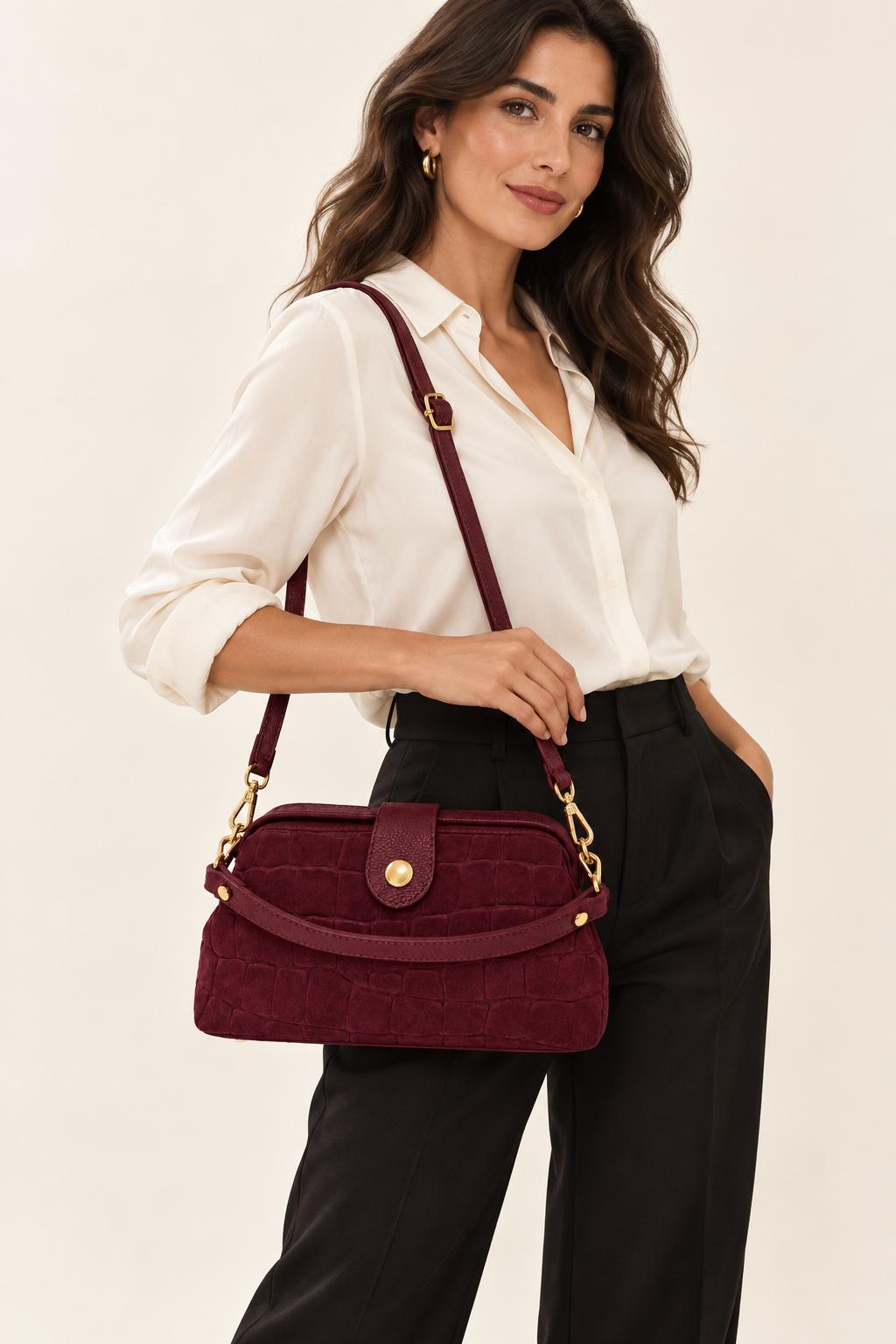 Borsa Soleil Bordeaux indossata dalla modella